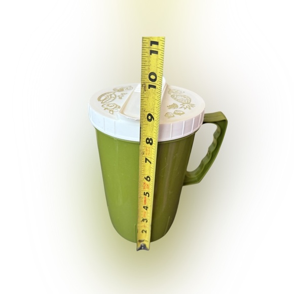 Vintage Tupperware Green Pitcher with White Flip-Top Lid – 8.5” Tall - Picture 10 of 10